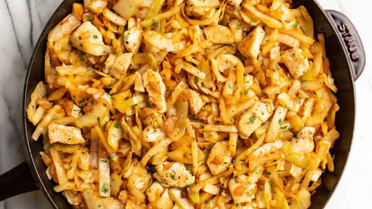 Easy Chicken and Cabbage Stir Fry. 