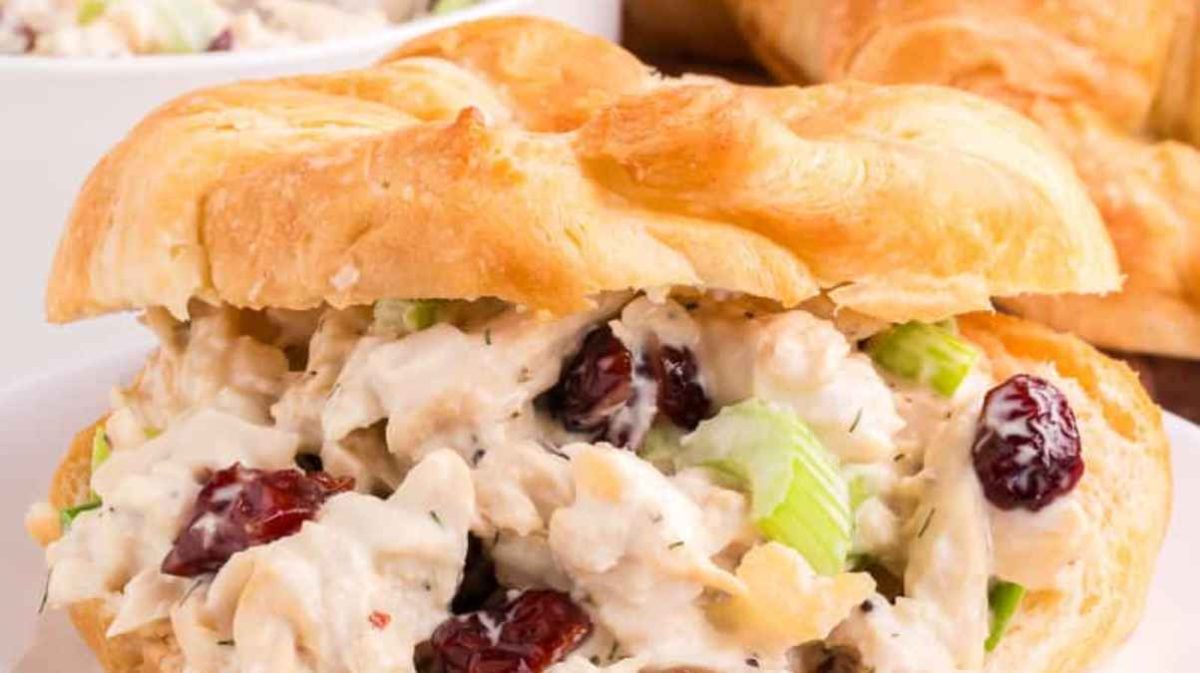 Easy Cranberry Chicken Salad Recipe. 