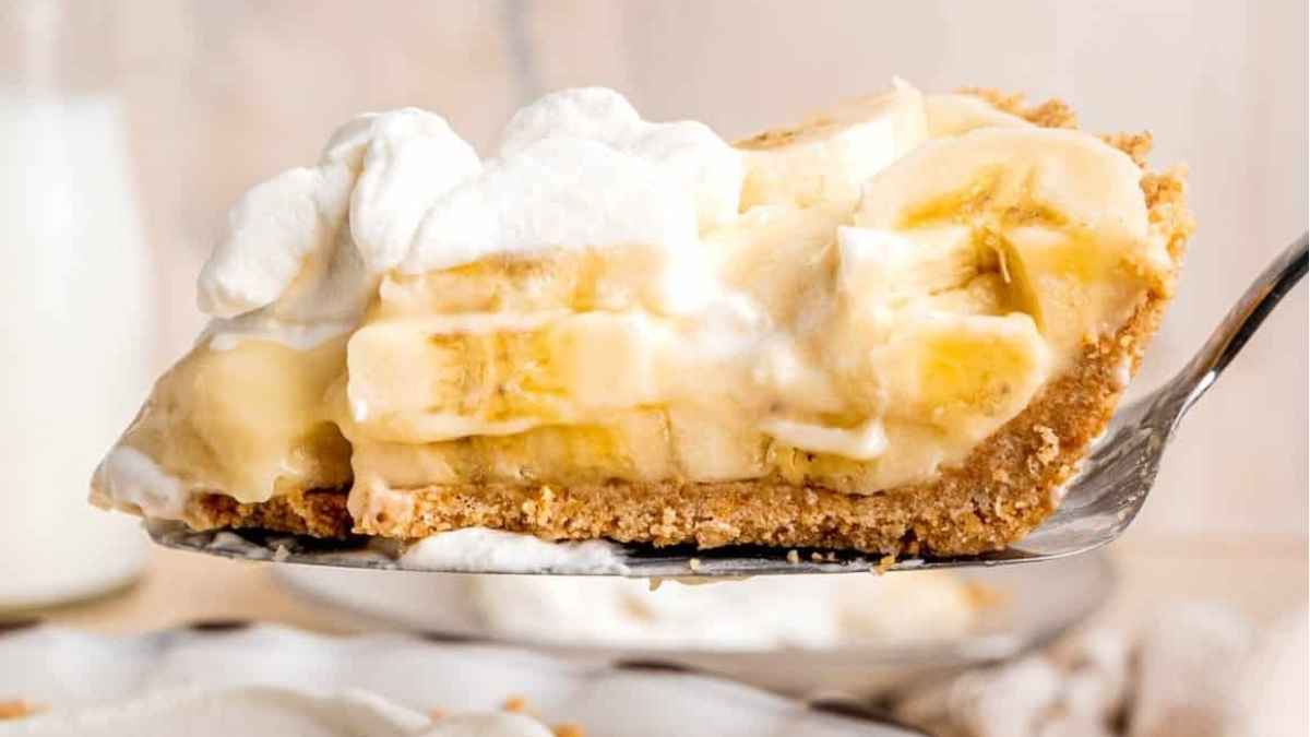 Easy Homemade Banana Cream Pie. 