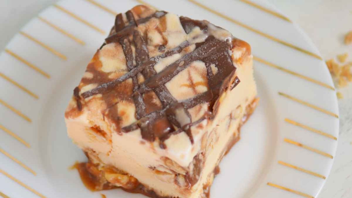 Easy Ice Cream Cake Recipe.