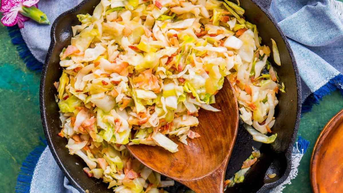 Easy Irish Fried Cabbage And Bacon Recipe. 