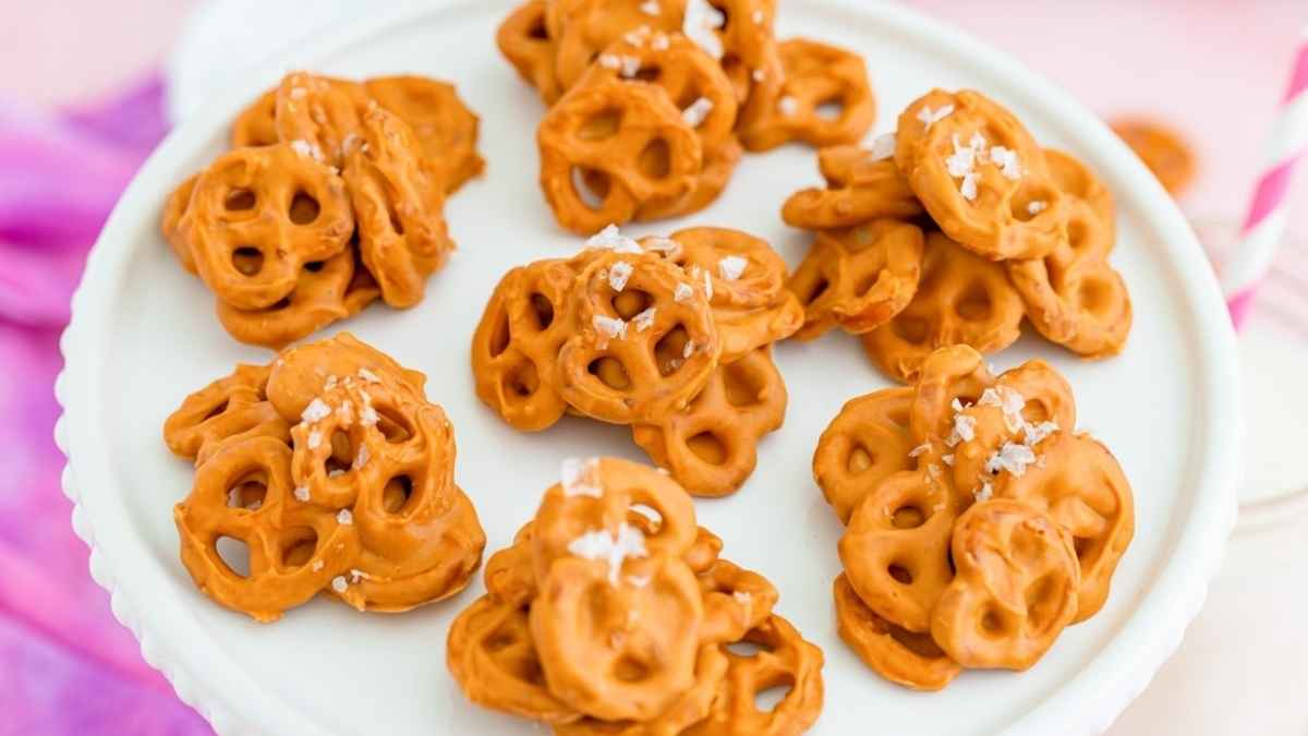 Easy No Bake Pretzel Cookies.