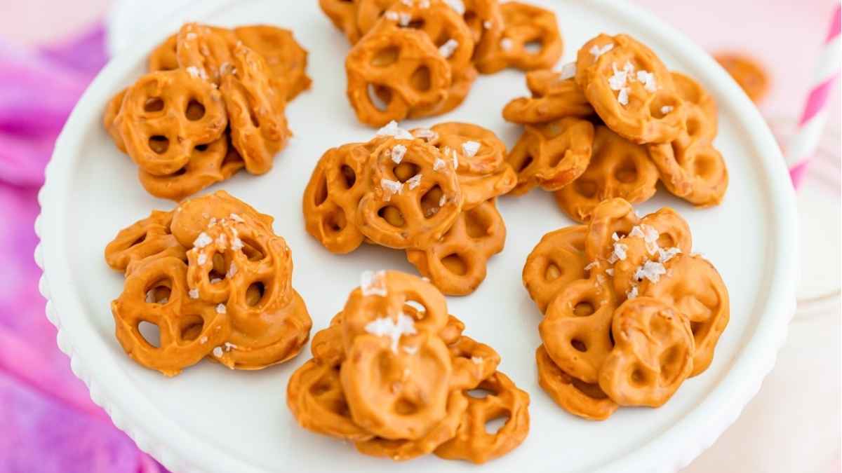 Easy No Bake Pretzel Cookies.