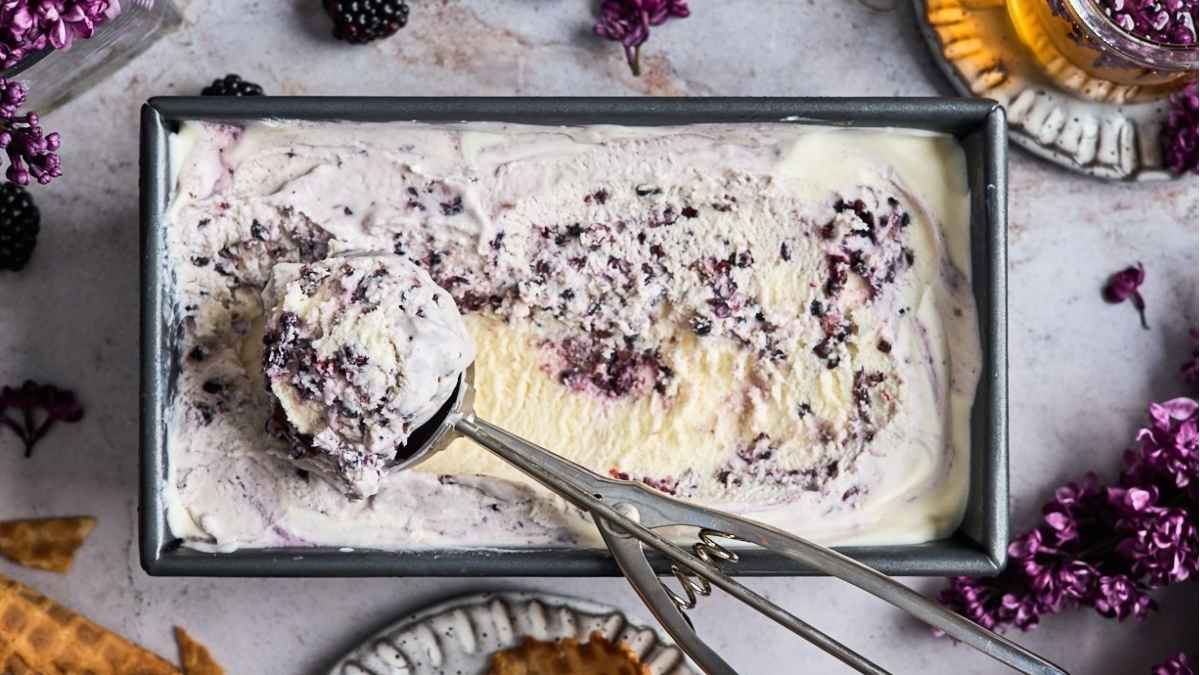 Easy No Churn Blackberry Ice Cream. 