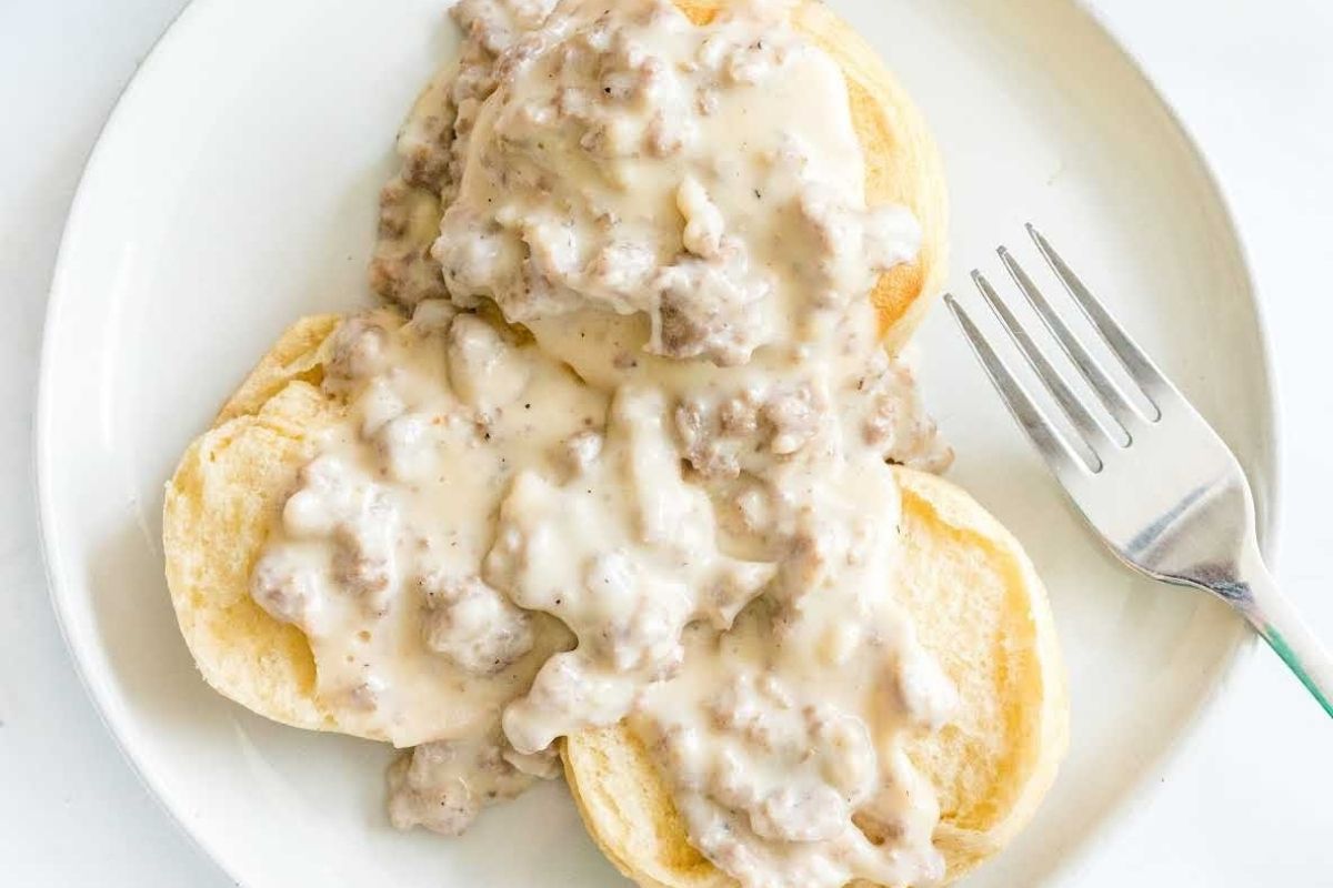 Easy Sausage Gravy And Biscuits
