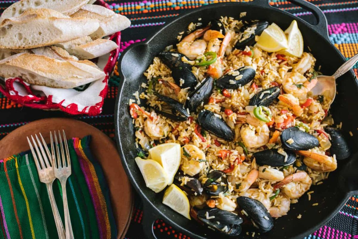 Easy Seafood Paella With Mussels Shrimp Paella De Marisco