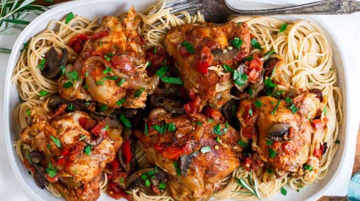 Easy Slow Cooker Chicken Cacciatore. 