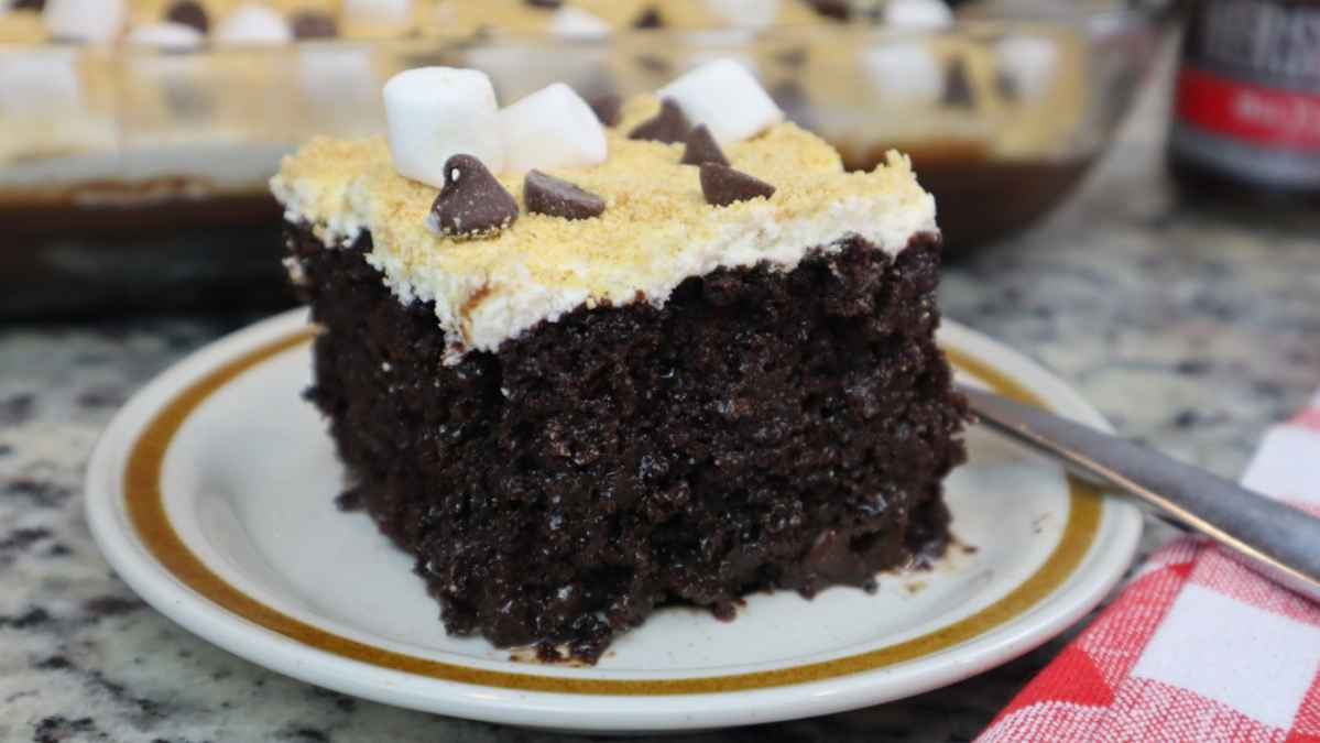 Easy Smores Cake (Poke Cake).