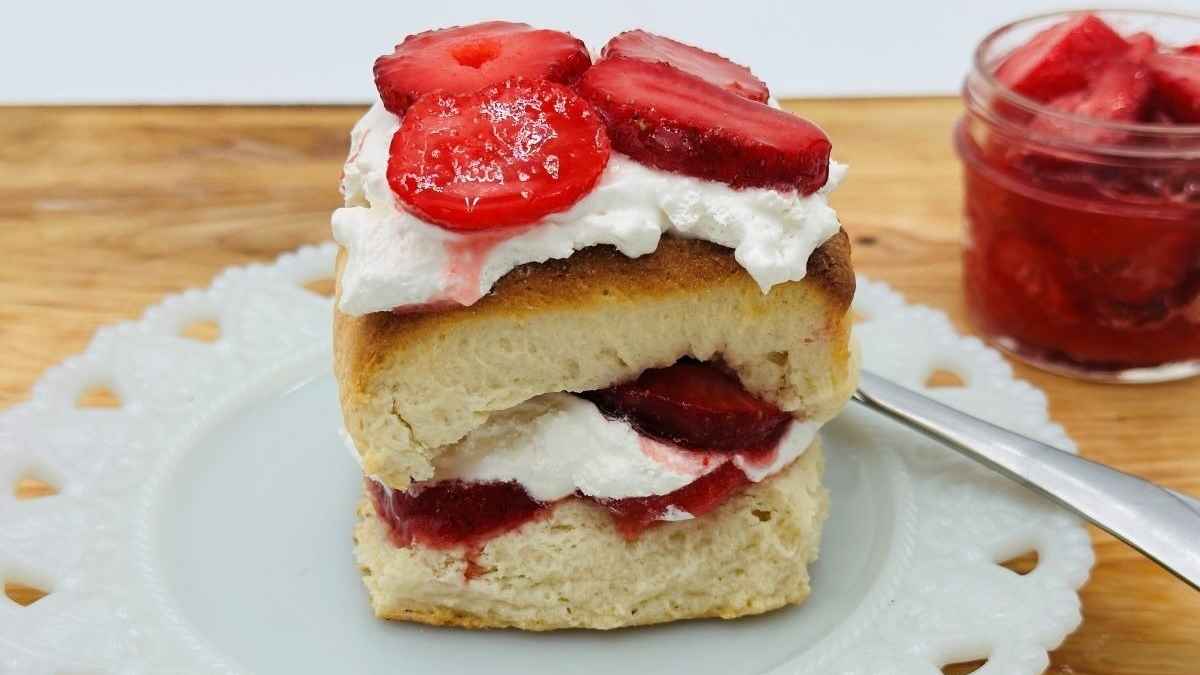 Easy Strawberry Shortcake Recipe. 