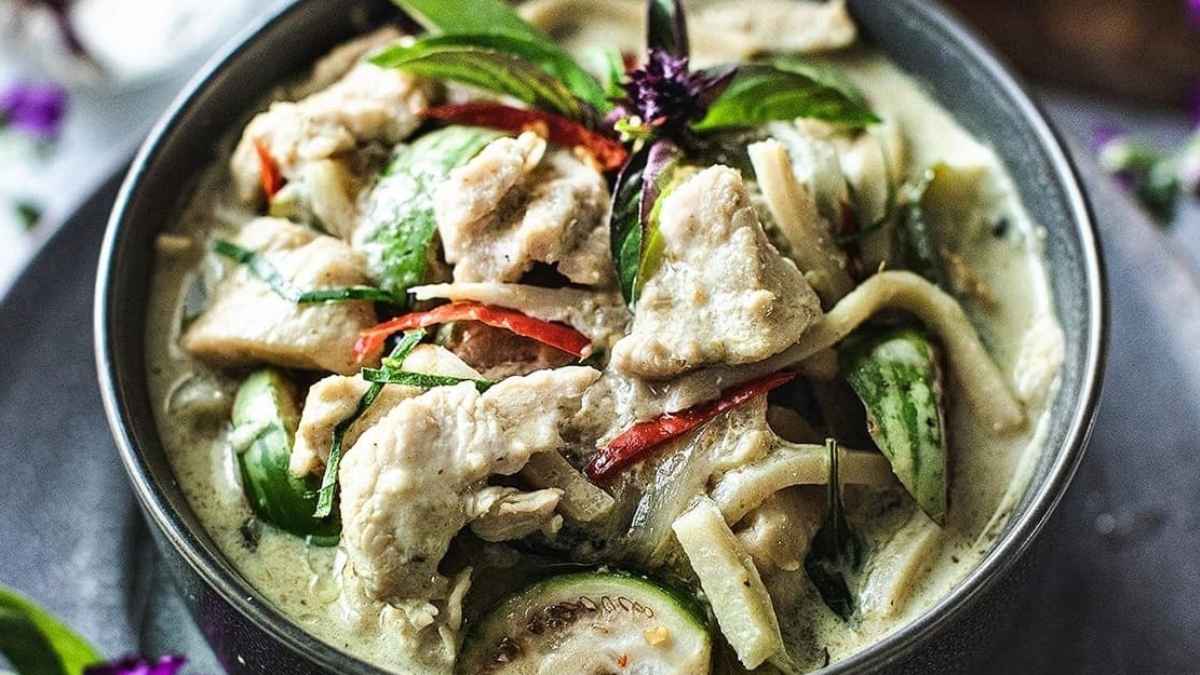 Easy Thai Green Curry With Chicken And Eggplants.
