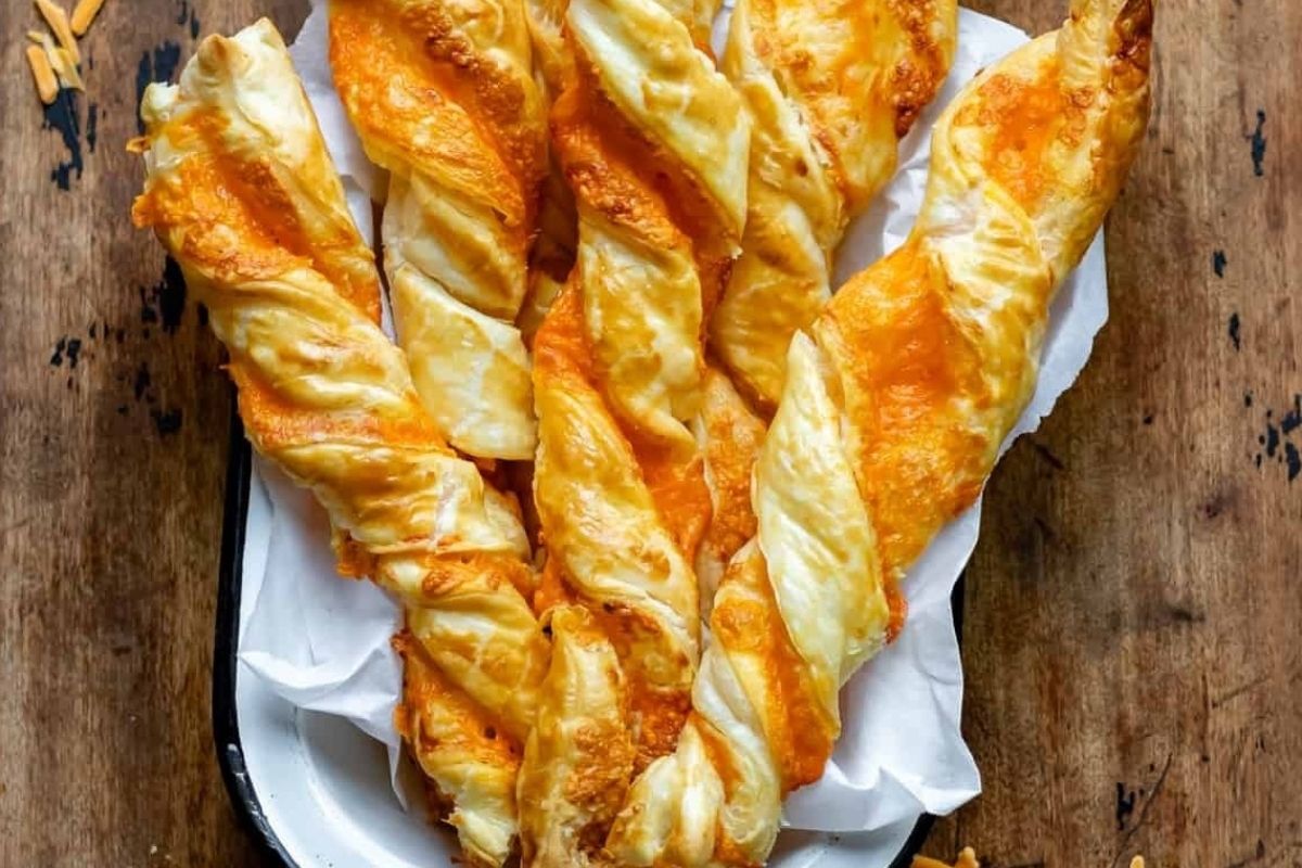 Garlic Cheese Twists