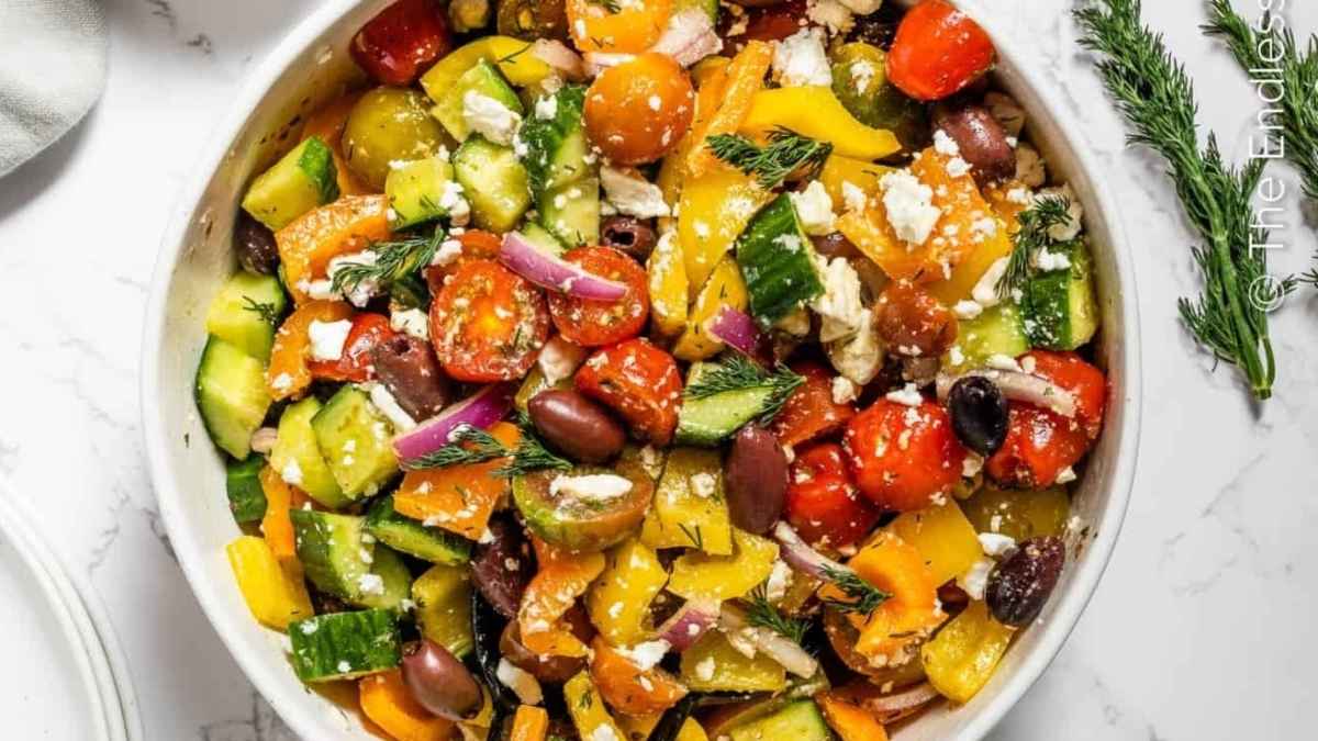 Greek Salad Recipe (Easy To Make!). 