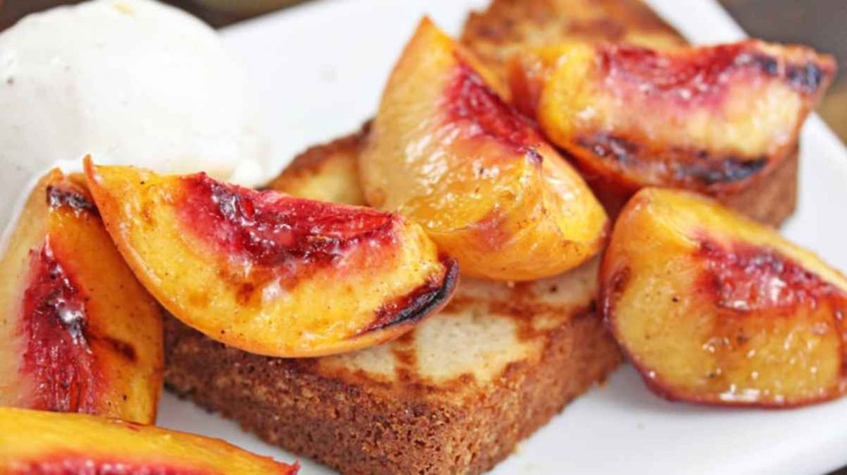 Grilled Pound Cake And Peaches. 