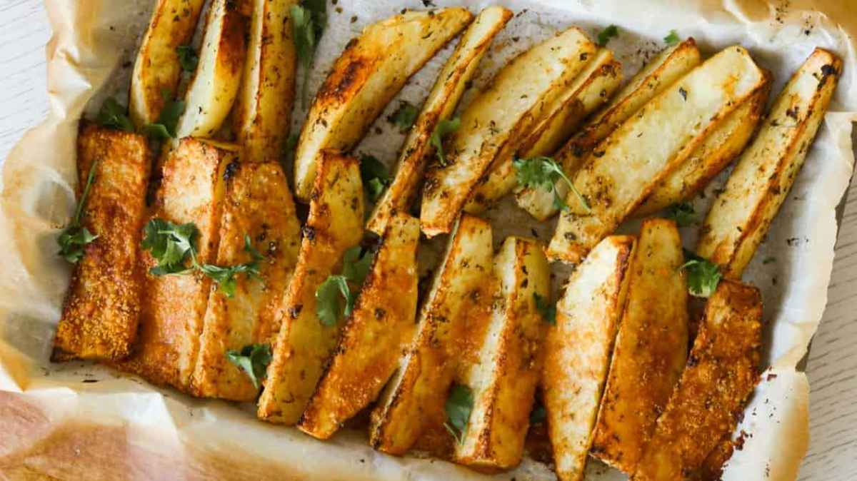 (Healthier) Copycat Buffalo Wild Wings Potato Wedge Recipe.