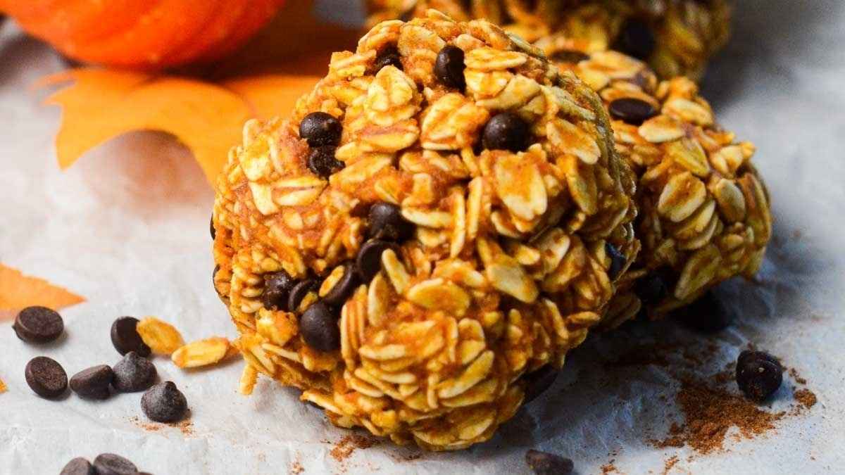 Healthy No-Bake Pumpkin Oatmeal Cookies.