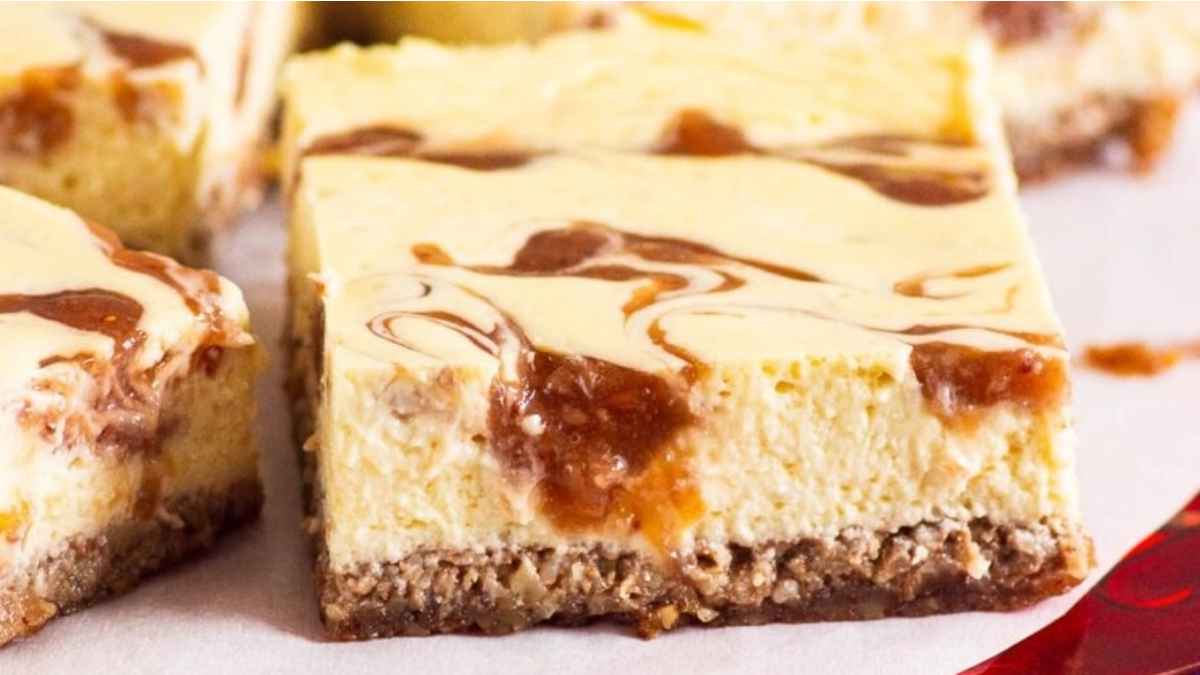 Healthy Strawberry Cheesecake Bars. 