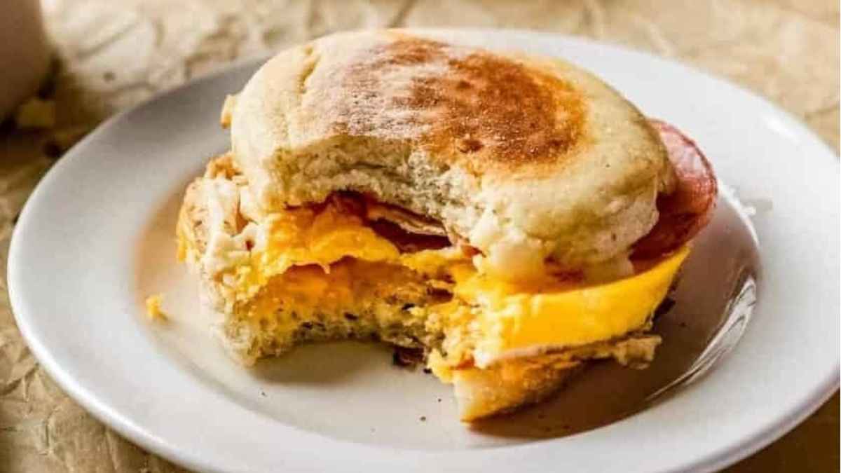 Homemade Egg Mcmuffin Recipe. 
