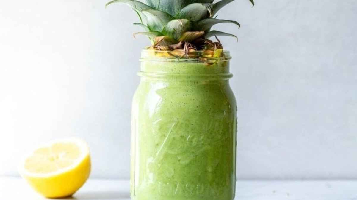 How to Make the Best Tropical Green Smoothie {gf + Vegan + Paleo}. 