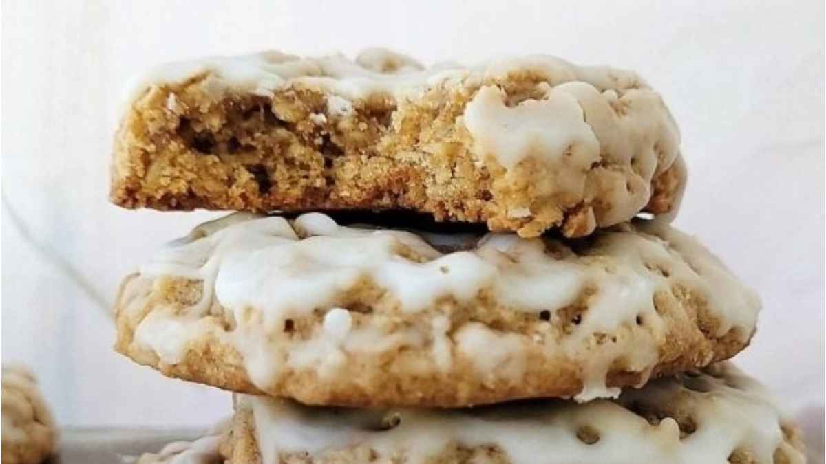 Iced Oatmeal Cookies.