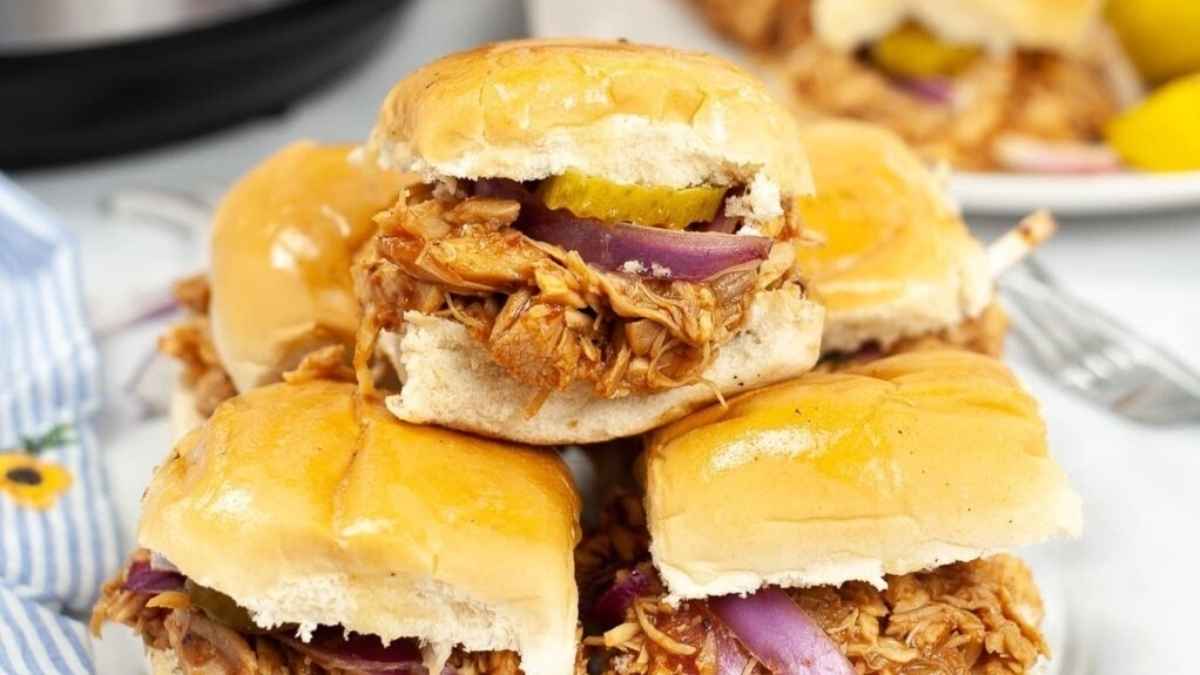 Instant Pot Pulled Bbq Chicken Sliders (easy Recipe).