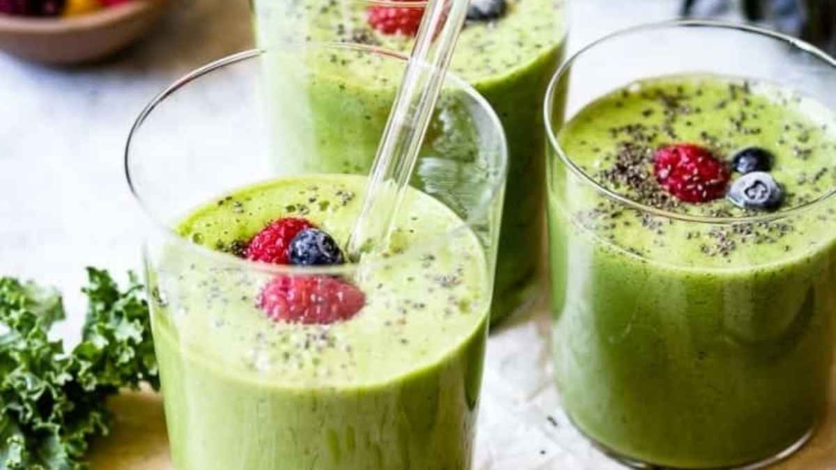 5 Ingredient Kale Pineapple Smoothie. 