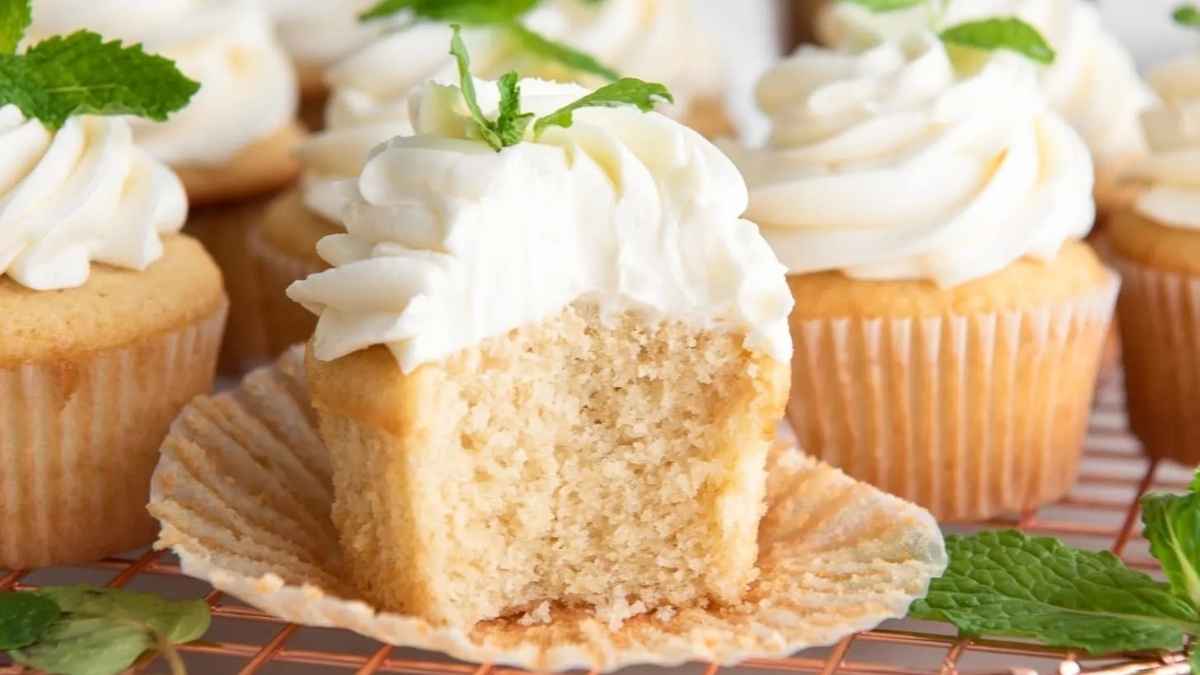 Kentucky Derby Mint Julep Cupcakes. 