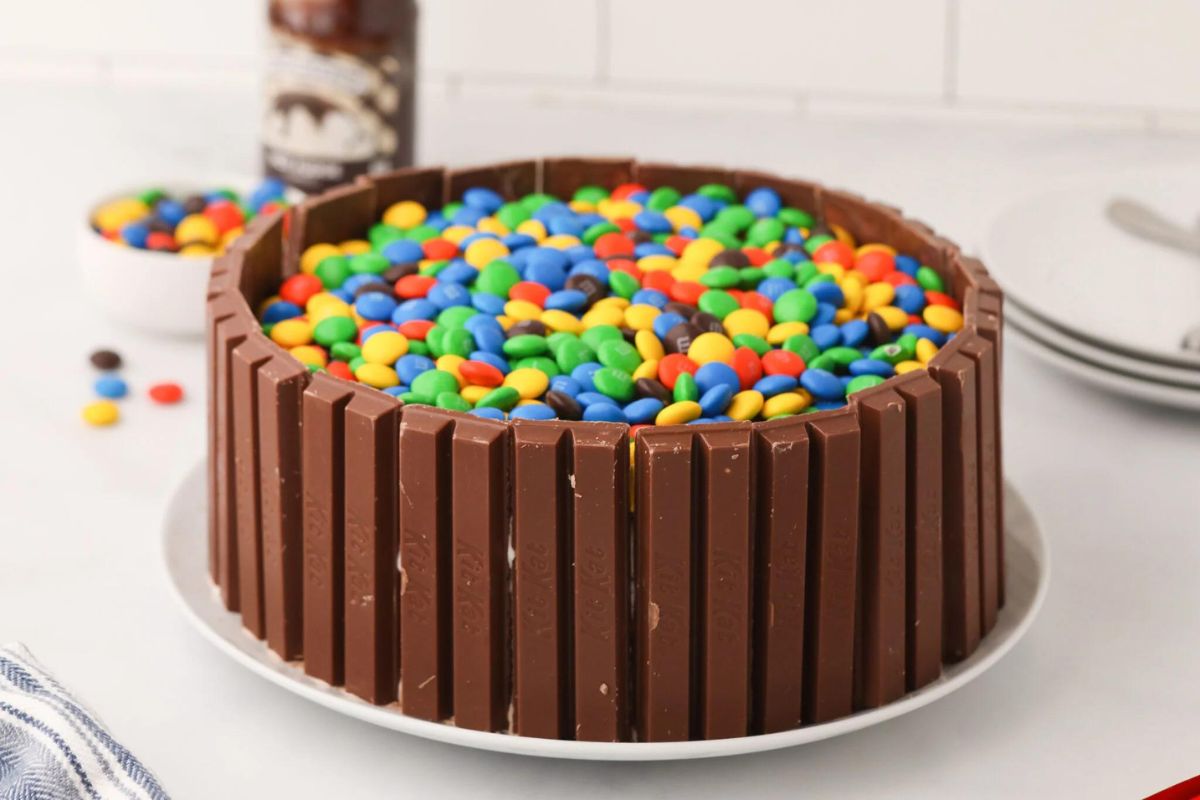 Kit Kat Ice Cream Cake