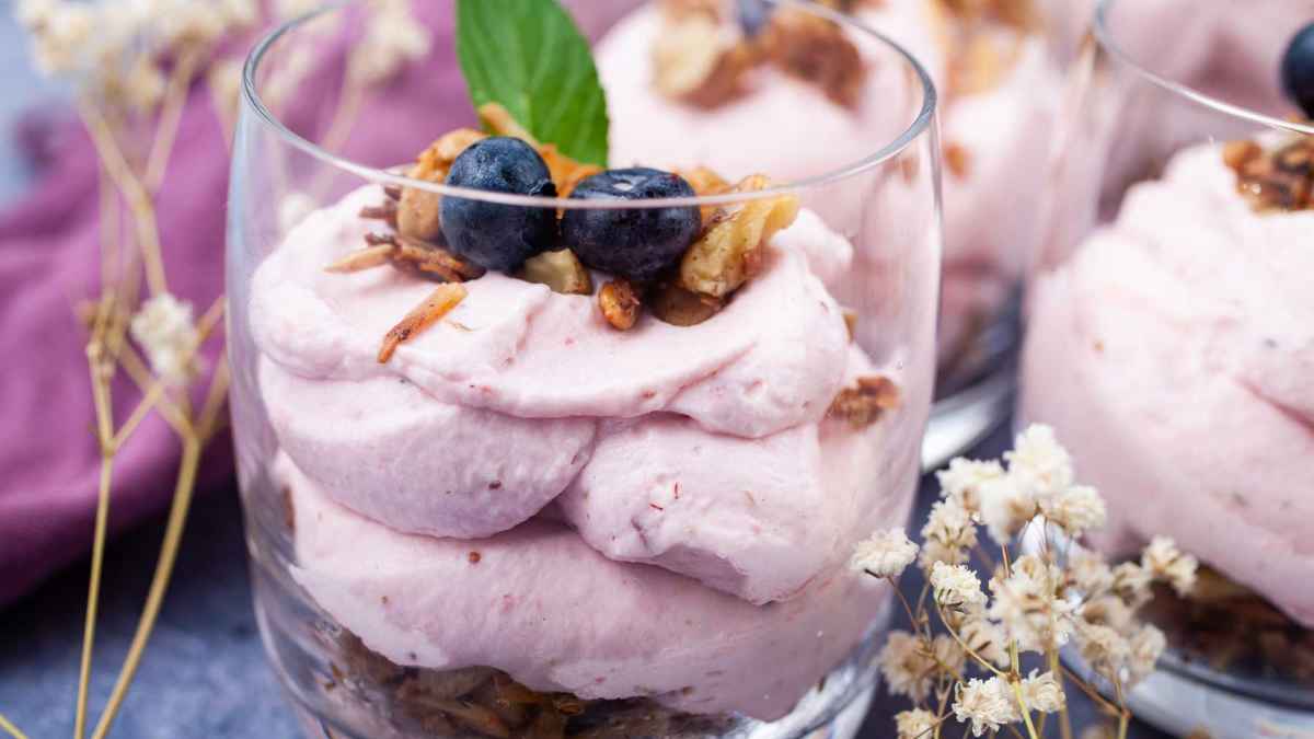 Low Carb No-Bake Cheesecakes In Cups.