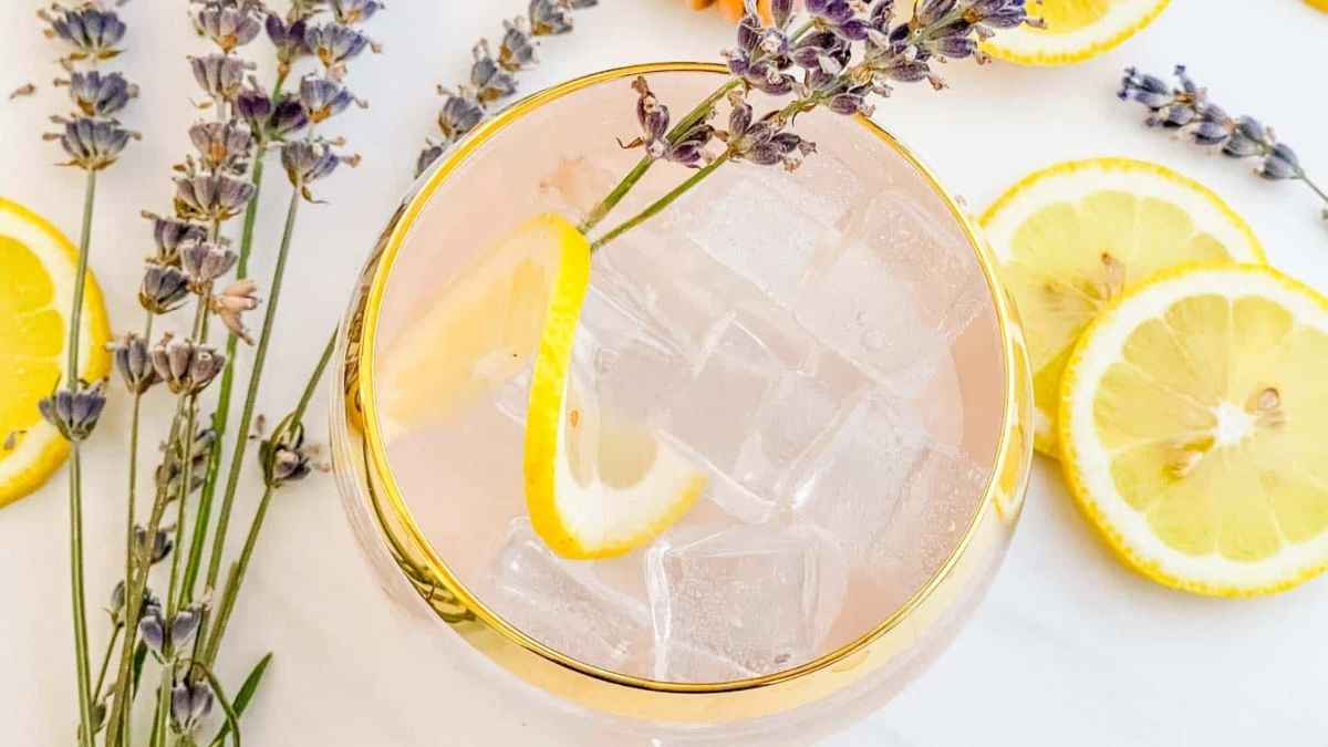 Lavender Garden Cocktail. 