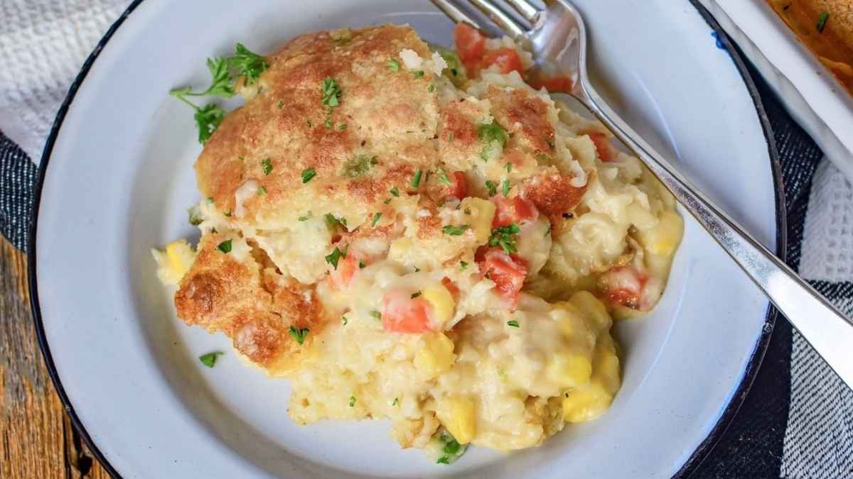 Leftover Turkey Pot Pie (With Cheddar Bay Biscuit Mix!). 
