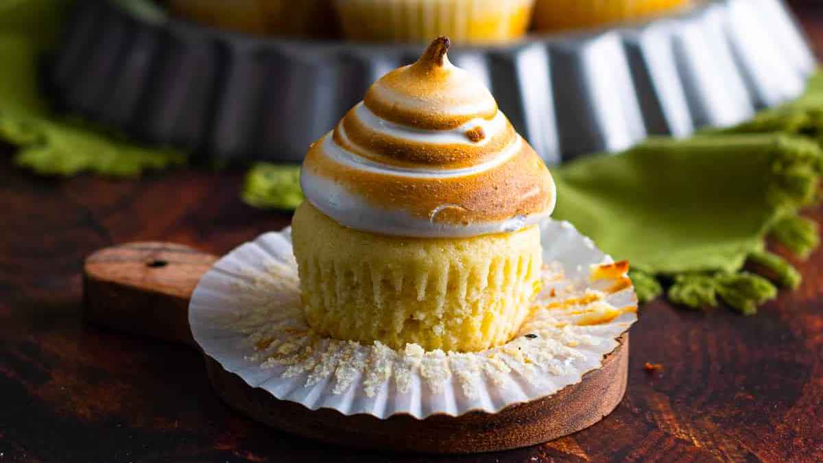 Lemon Meringue Cupcakes Recipe. 