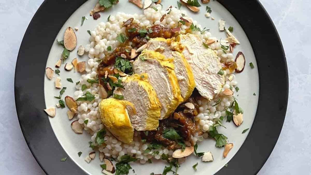 Moroccan Chicken with Dates and Lemon. 