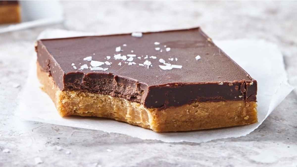 No Bake Chocolate Peanut Butter Bars. 