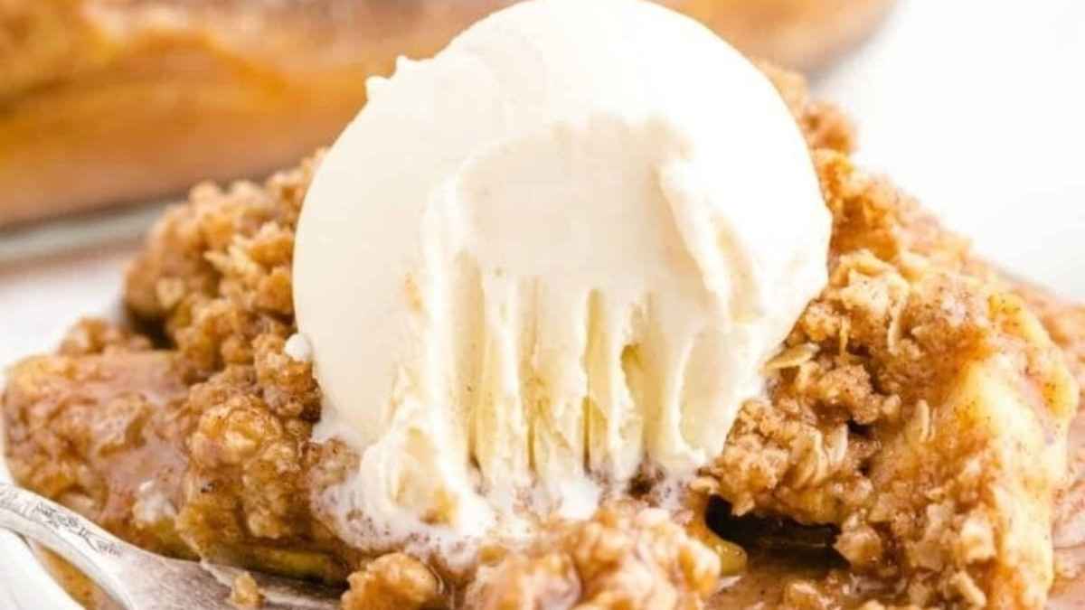Old Fashioned Apple Crisp Recipe With Oatmeal.