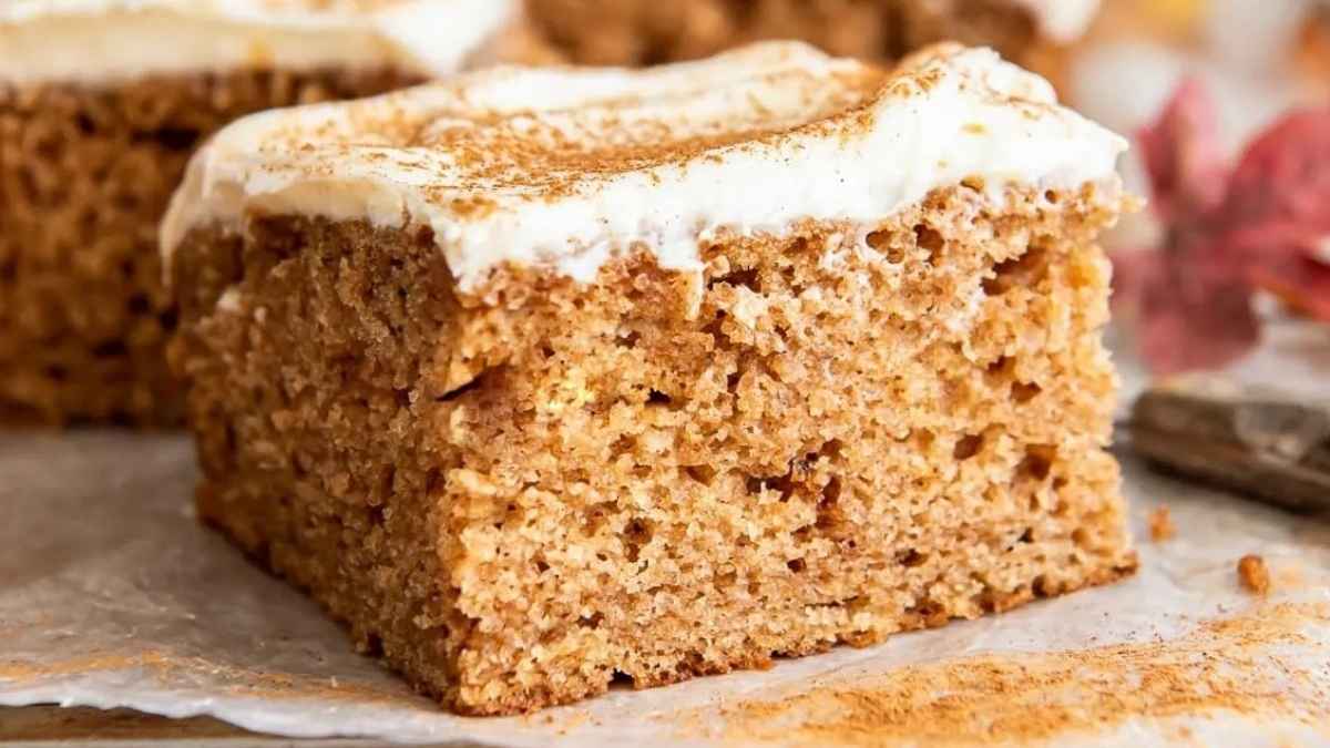 Old Fashioned Applesauce Spice Cake. 