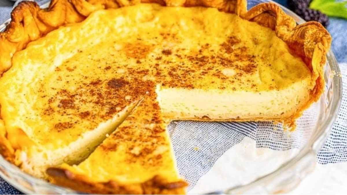 Old Fashioned Custard Pie. 