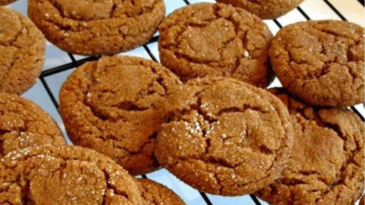 Old Fashioned Soft Molasses Cookies. 