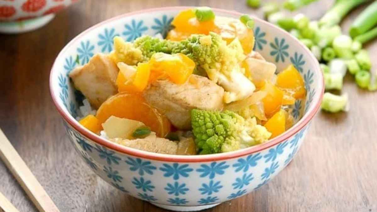 Orange Chicken and Romenesco Stir Fry With Clementines. 