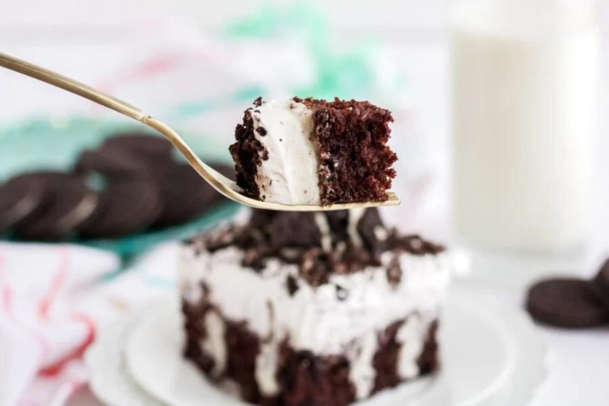 Oreo Poke Cake