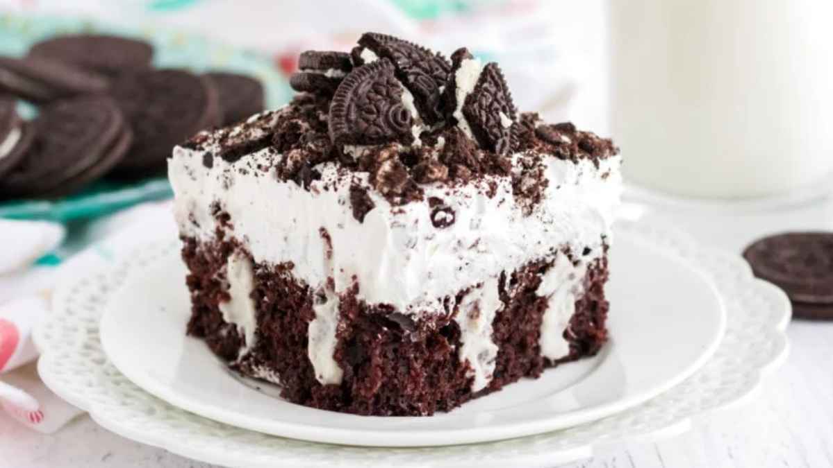 Oreo Poke Cake.