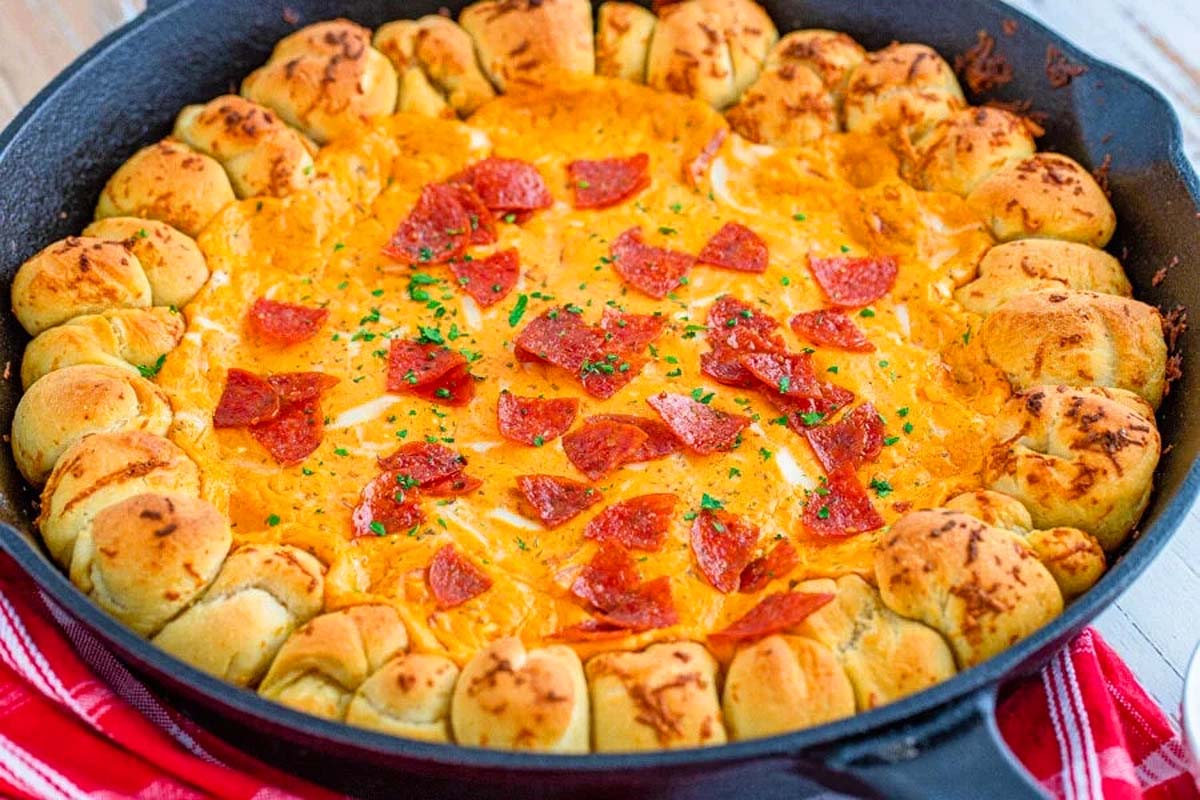 Cheesy Pepperoni Pizza Dip.