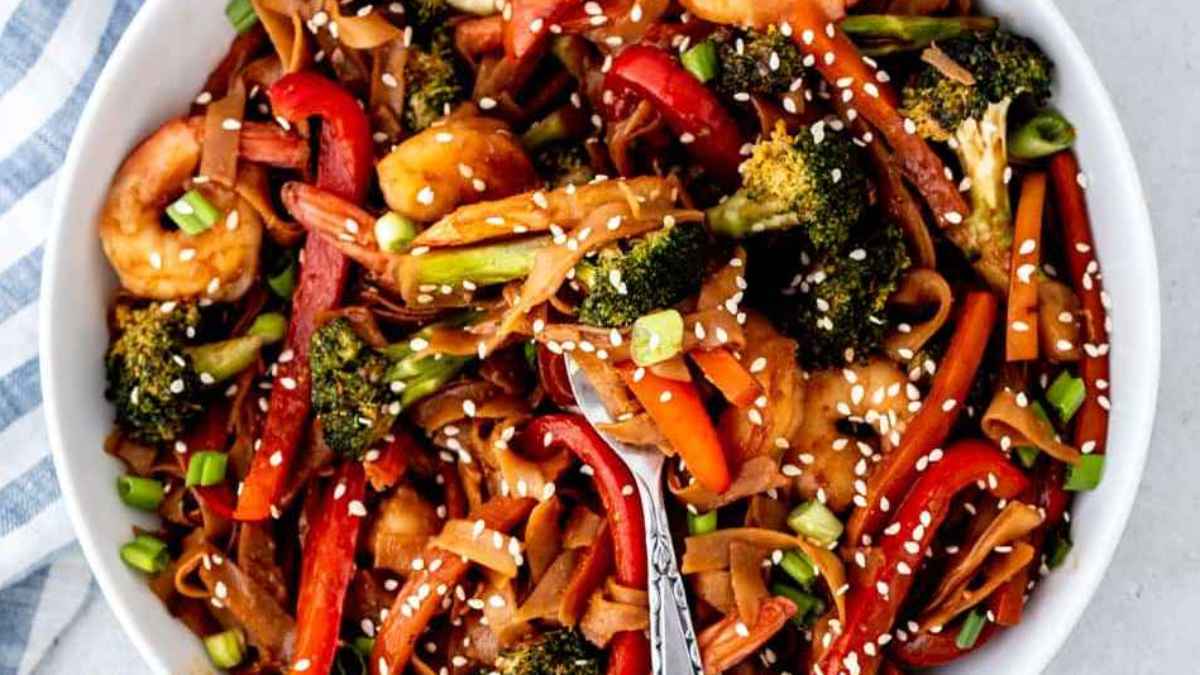 Shrimp Noodle Stir Fry With Peanut Stir Fry Sauce.