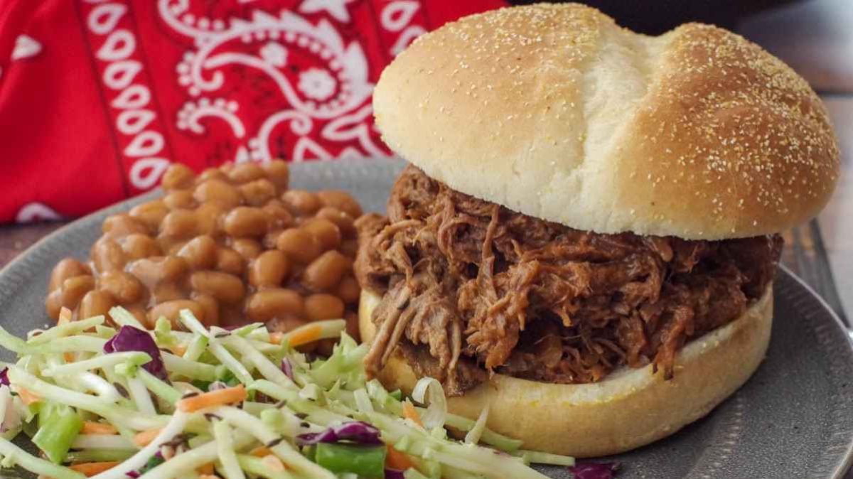 Slow Cooker Beef On A Bun. 