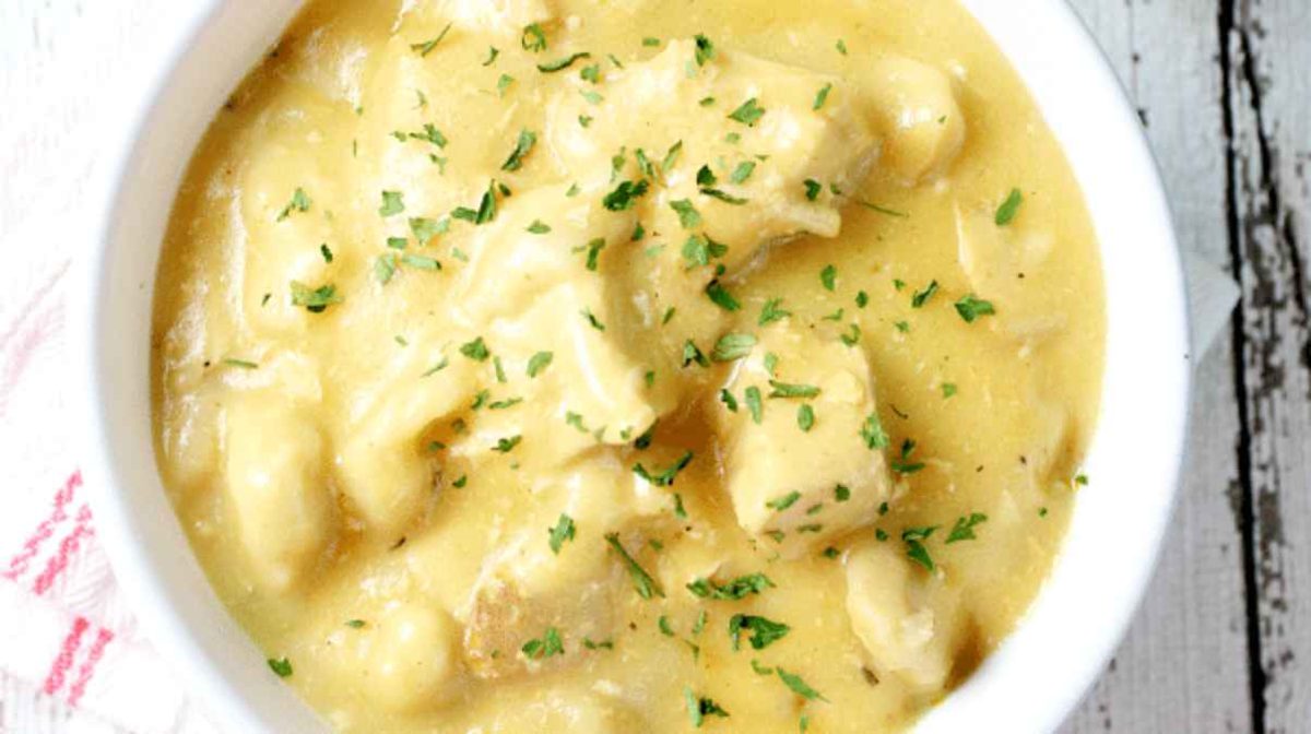 Slow Cooker Chicken And Dumplings. 