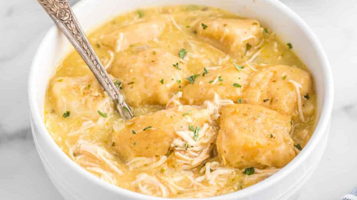 Slow Cooker Chicken And Dumplings {Super Easy!}. 