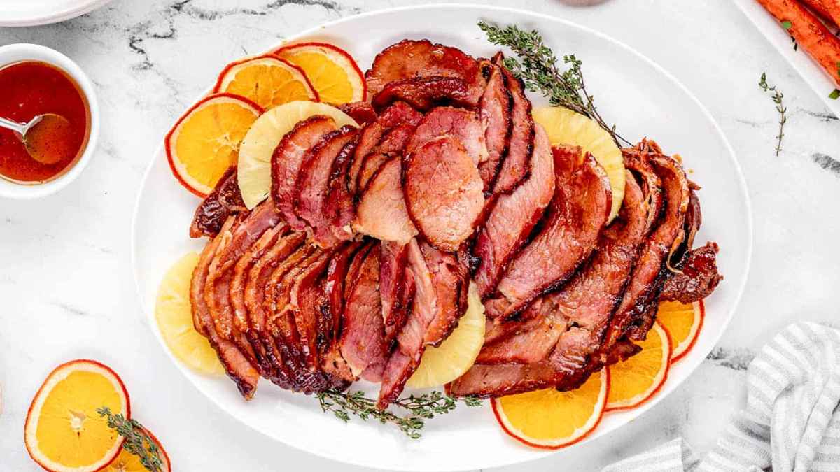 Slow Cooker Ham With Pineapple. 