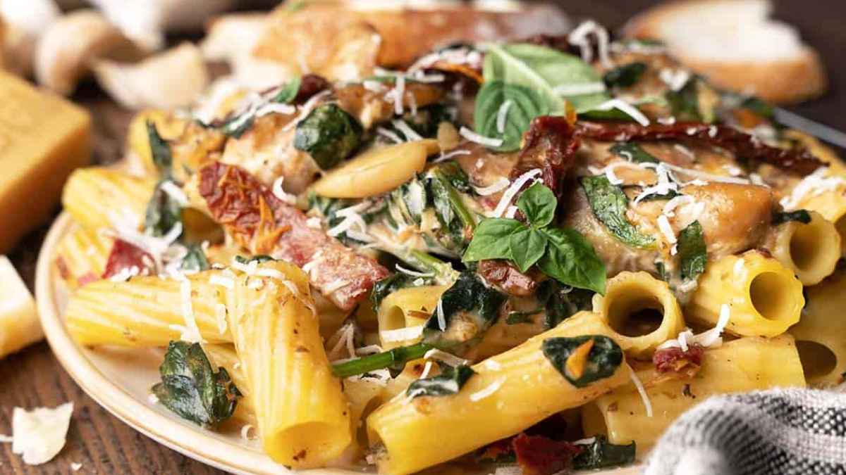 Slow Cooker Tuscan Chicken Recipe. 