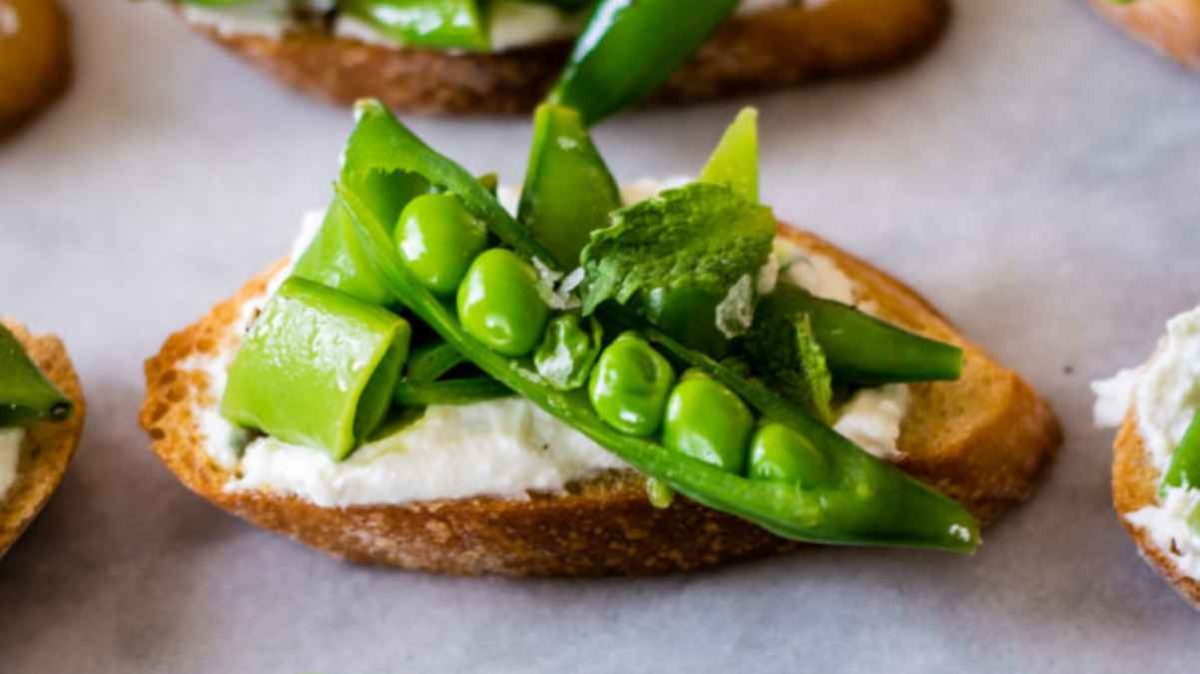 snap pea crostini: ricotta pea kidding me!. 