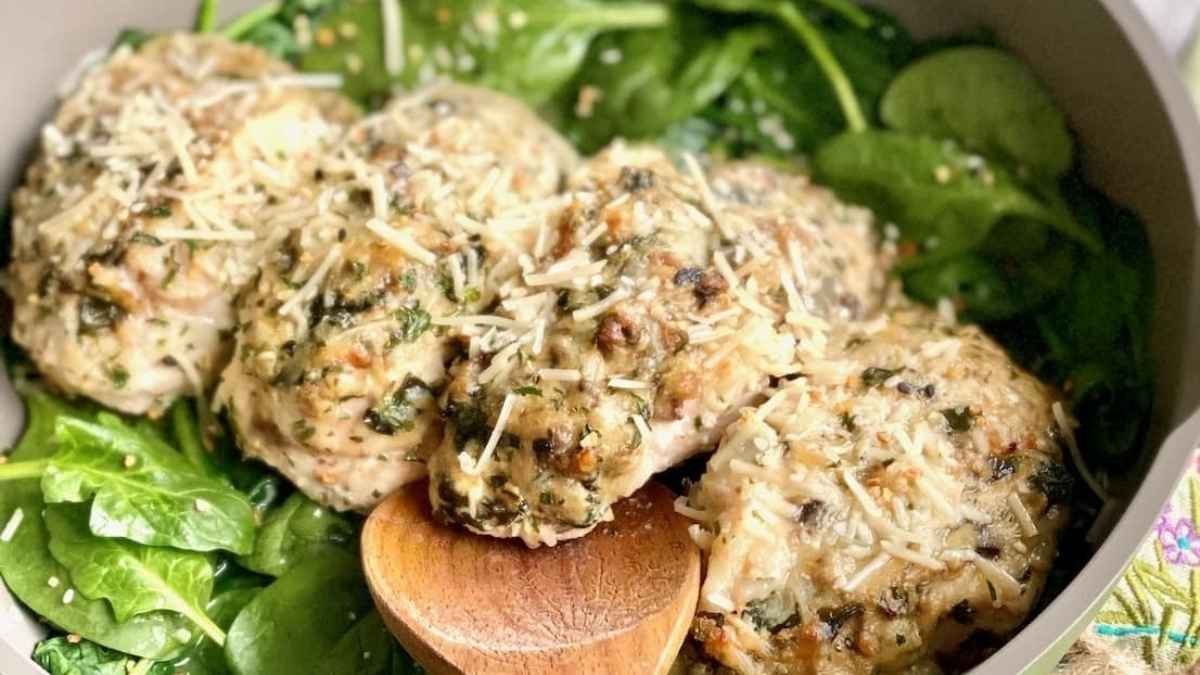 Spinach And Cheese Stuffed Chicken. 
