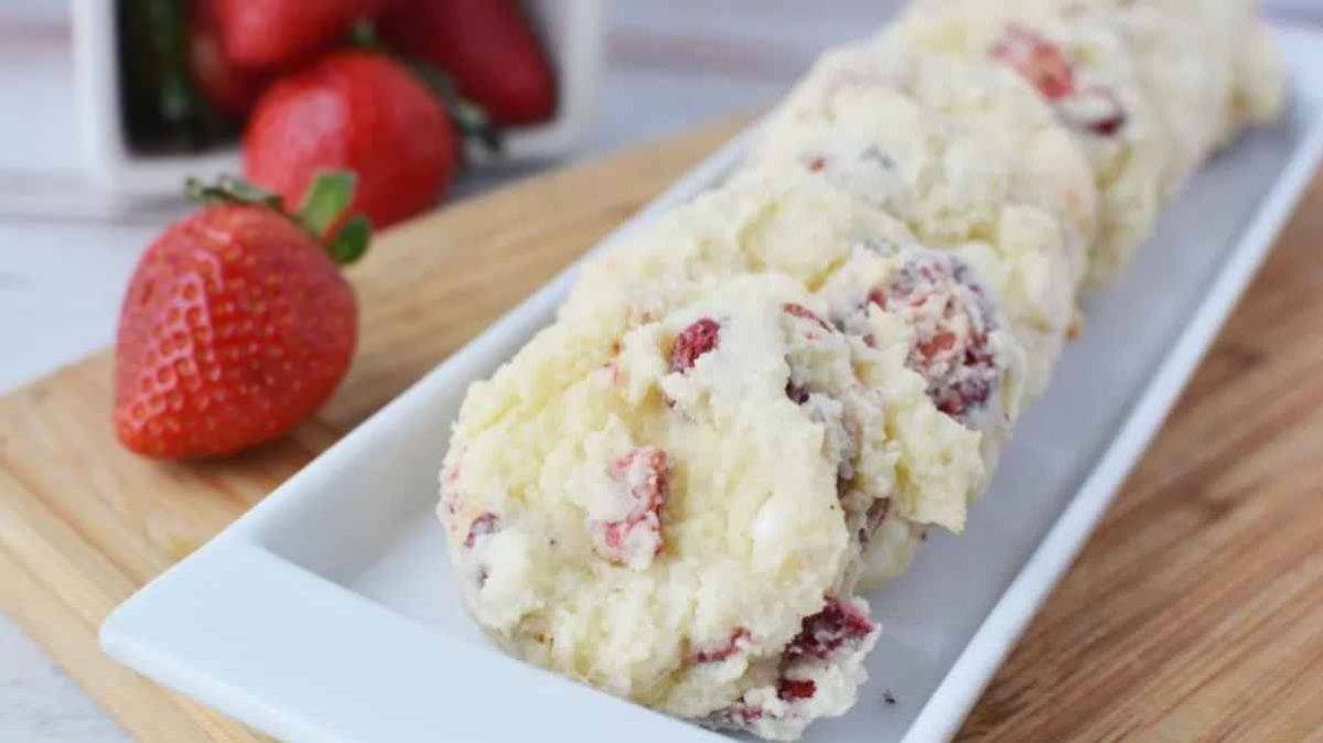 Strawberry Cream Cheese Cookies. 